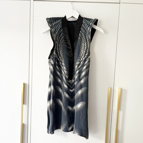 Designer dress 100% Silk plunging neckline - Picture 3 of 8